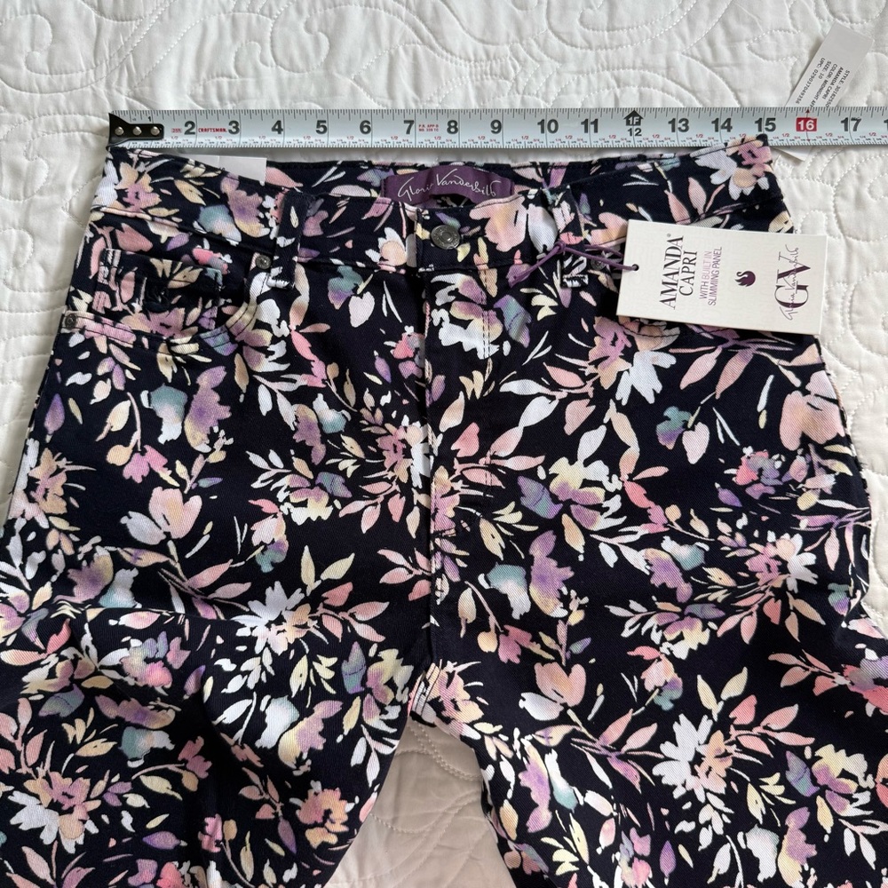 Gloria Vanderbilt Amanda Dark NavyFloral Capri Slimming‎ Pants Women's 10 NWT - Picture 11 of 12